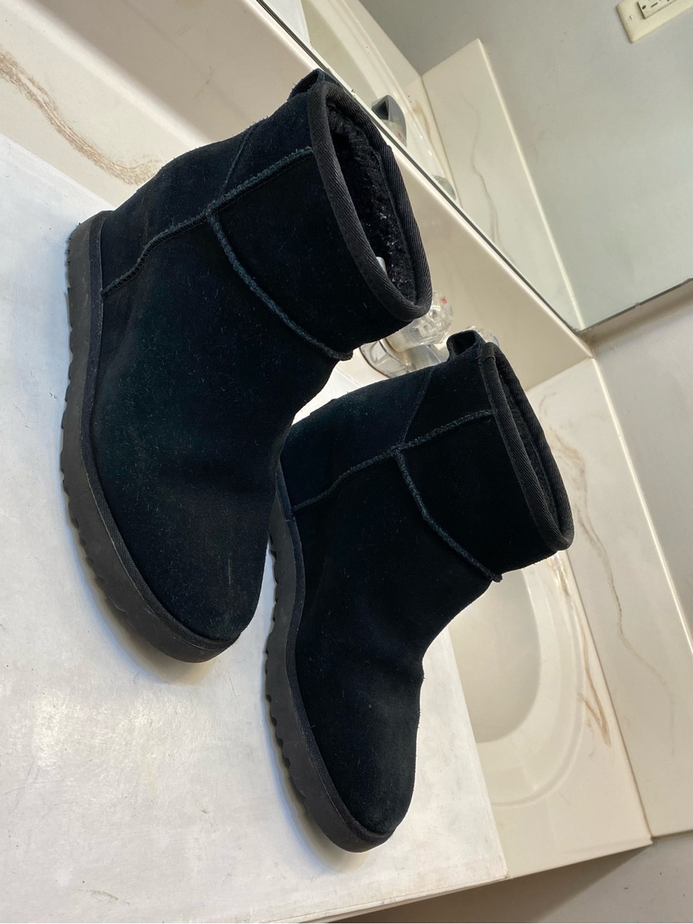 UGG Classic femme wedge boot women size 8 great condition good bottom, clean